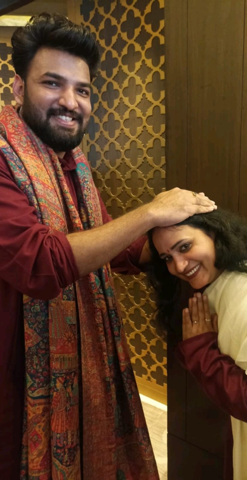 Veena Kumari receiving blessings from her Guru, Acharya Pankit Goyal